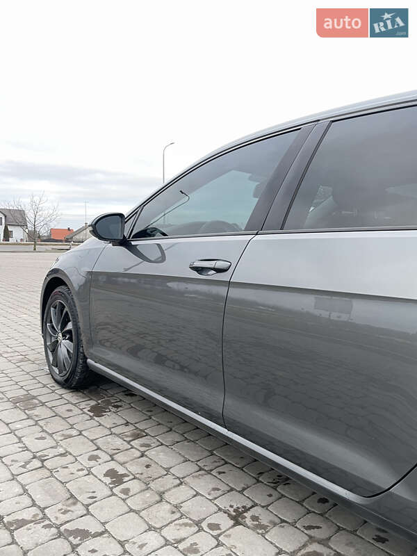 Хетчбек Volkswagen e-Golf 2017 в Львові
