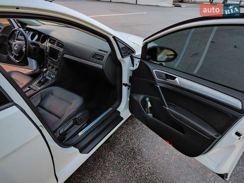 Хэтчбек Volkswagen e-Golf 2016 в Харькове