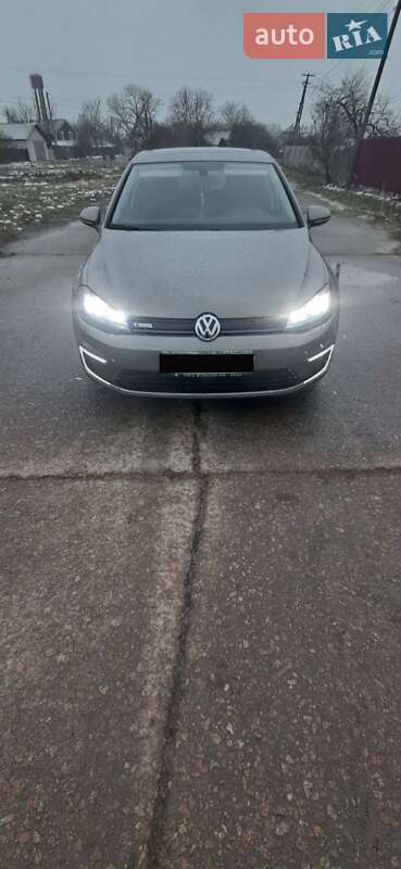 Хетчбек Volkswagen e-Golf 2015 в Києві