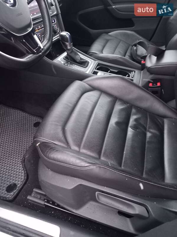 Хетчбек Volkswagen e-Golf 2015 в Києві