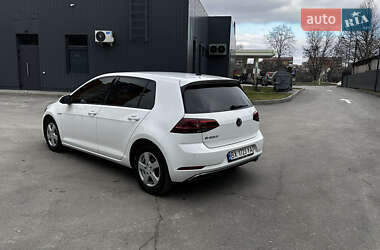 Хетчбек Volkswagen e-Golf 2017 в 