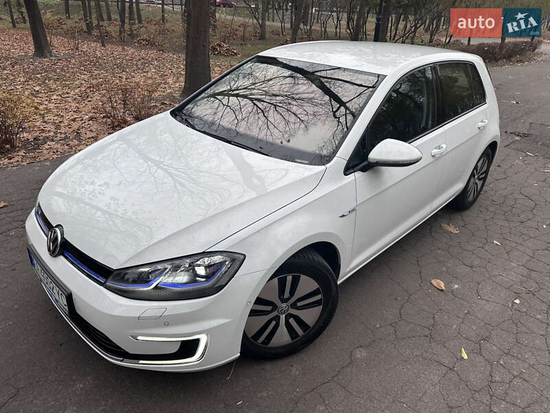 Хетчбек Volkswagen e-Golf 2017 в 