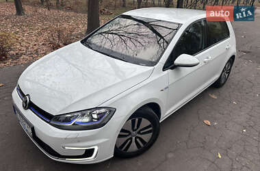 Хетчбек Volkswagen e-Golf 2017 в 