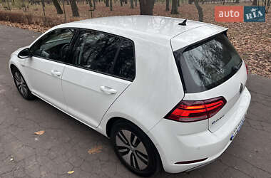 Хетчбек Volkswagen e-Golf 2017 в 