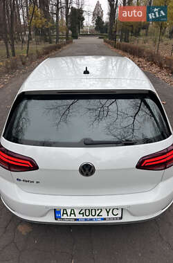 Хетчбек Volkswagen e-Golf 2017 в 