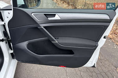 Хетчбек Volkswagen e-Golf 2017 в 