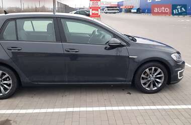 Хэтчбек Volkswagen e-Golf 2015 в 