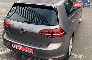 Хэтчбек Volkswagen e-Golf 2015 в 