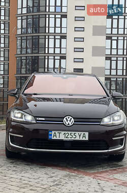 Хэтчбек Volkswagen e-Golf 2017 в 