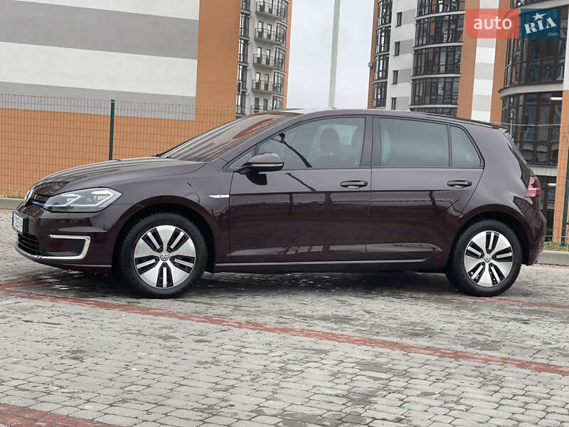 Хетчбек Volkswagen e-Golf 2017 в Івано-Франківську