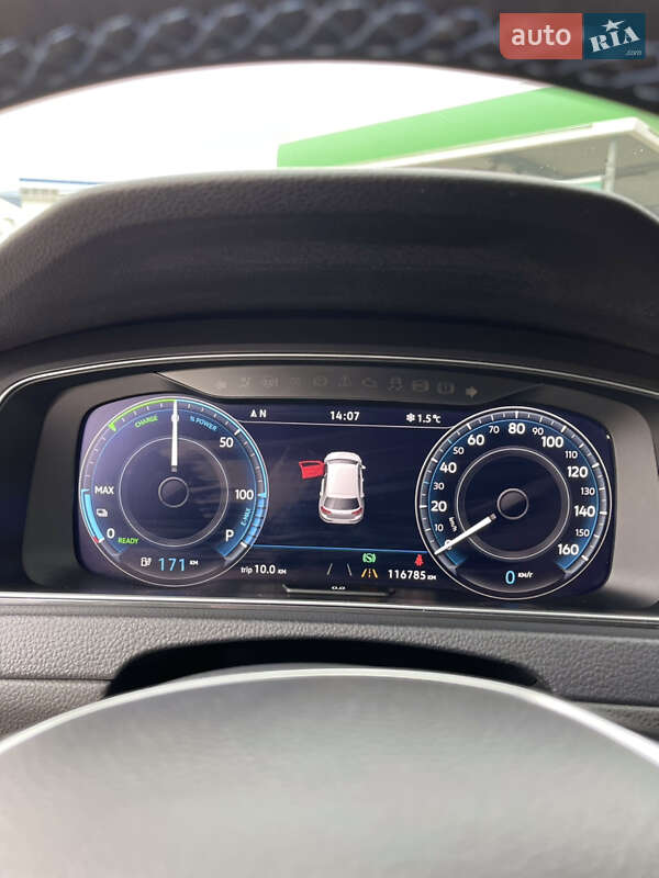 Хетчбек Volkswagen e-Golf 2017 в Івано-Франківську
