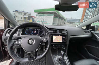Хэтчбек Volkswagen e-Golf 2017 в 