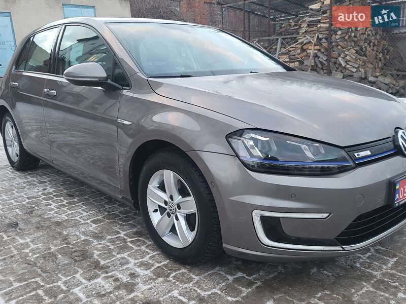 Хэтчбек Volkswagen e-Golf 2015 в 