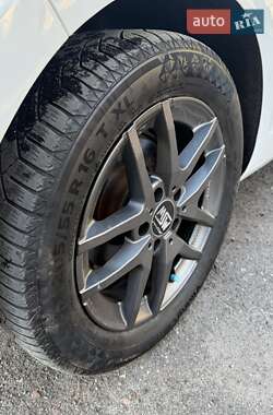 Хэтчбек Volkswagen e-Golf 2015 в 