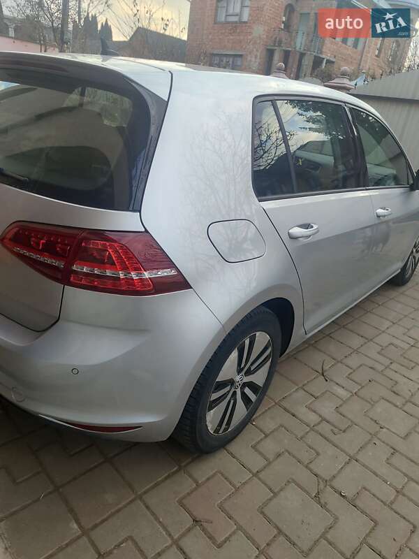 Хэтчбек Volkswagen e-Golf 2015 в Черновцах