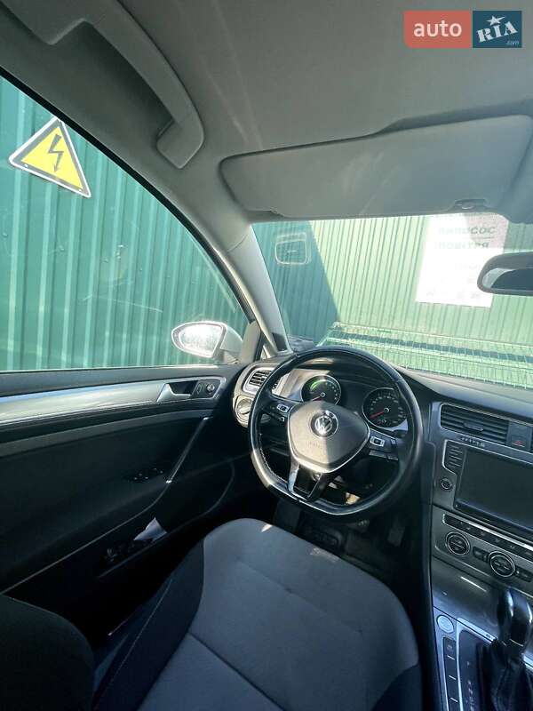 Хэтчбек Volkswagen e-Golf 2015 в Черновцах