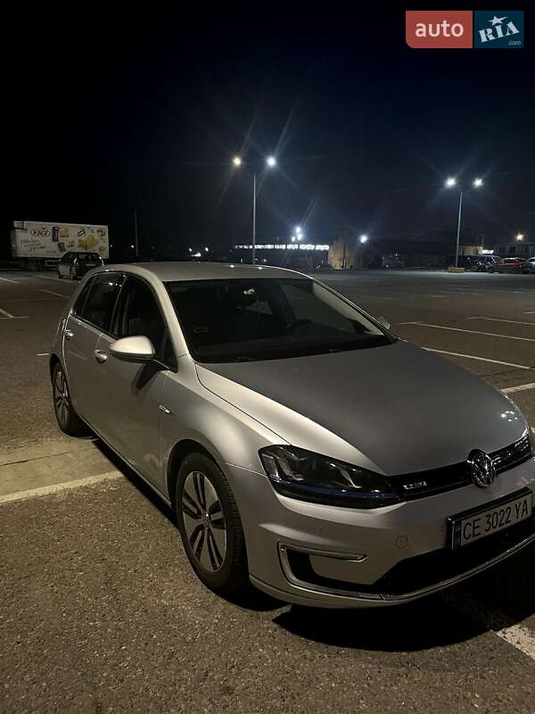Хэтчбек Volkswagen e-Golf 2015 в Черновцах