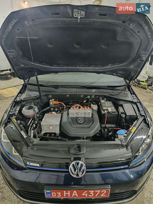 Хэтчбек Volkswagen e-Golf 2016 в Ровно фото 45 Хэтчбек Volkswagen e-Golf 2016 в Ровно