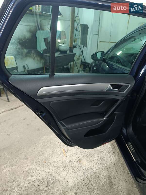 Хэтчбек Volkswagen e-Golf 2016 в Ровно фото 70 Хэтчбек Volkswagen e-Golf 2016 в Ровно