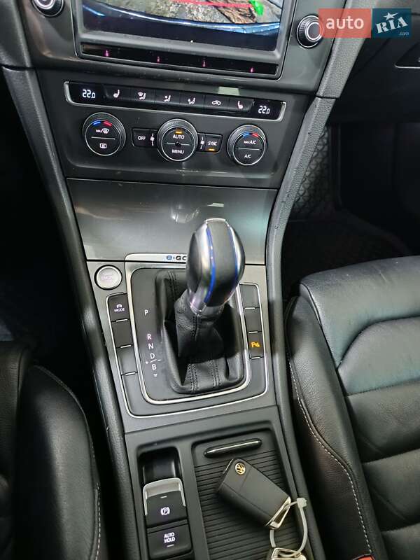 Хэтчбек Volkswagen e-Golf 2016 в Ровно фото 88 Хэтчбек Volkswagen e-Golf 2016 в Ровно