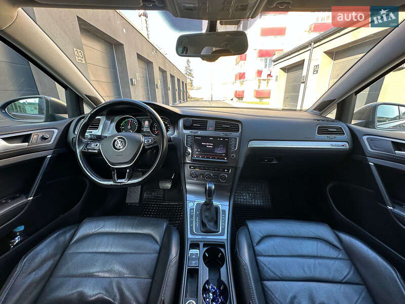 Хэтчбек Volkswagen e-Golf 2014 в Каменец-Подольском