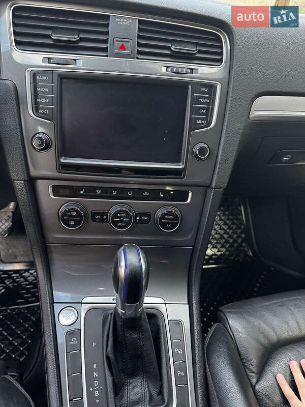 Хэтчбек Volkswagen e-Golf 2015 в Львове