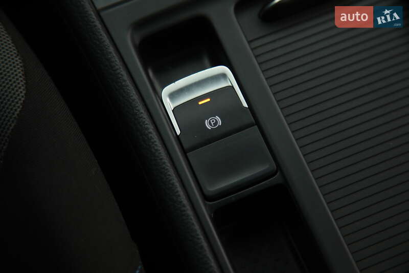 Хэтчбек Volkswagen e-Golf 2016 в Харькове