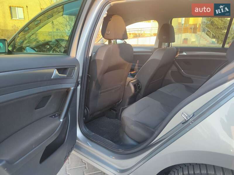 Хэтчбек Volkswagen e-Golf 2017 в Могилев-Подольске