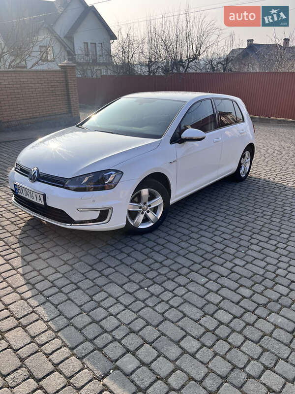 Хетчбек Volkswagen e-Golf 2015 в Чернівцях