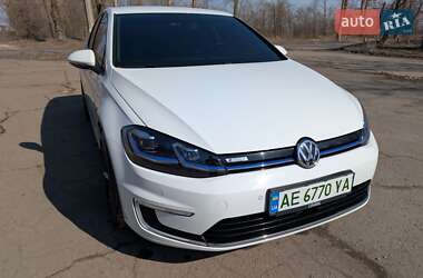Хетчбек Volkswagen e-Golf 2018 в 
