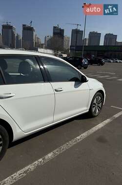 Хетчбек Volkswagen e-Golf 2020 в 