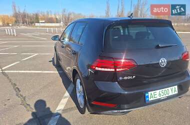 Хэтчбек Volkswagen e-Golf 2017 в 