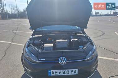 Хэтчбек Volkswagen e-Golf 2017 в 