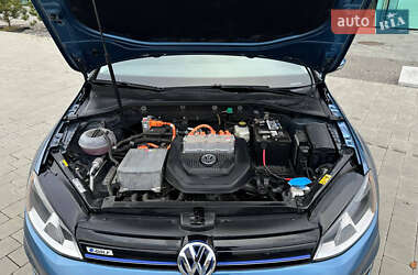 Хэтчбек Volkswagen e-Golf 2015 в 