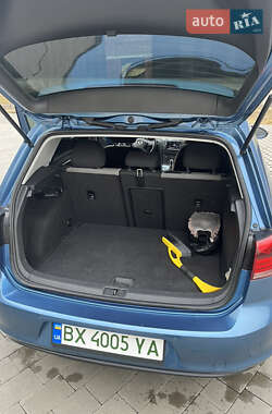 Хэтчбек Volkswagen e-Golf 2015 в 