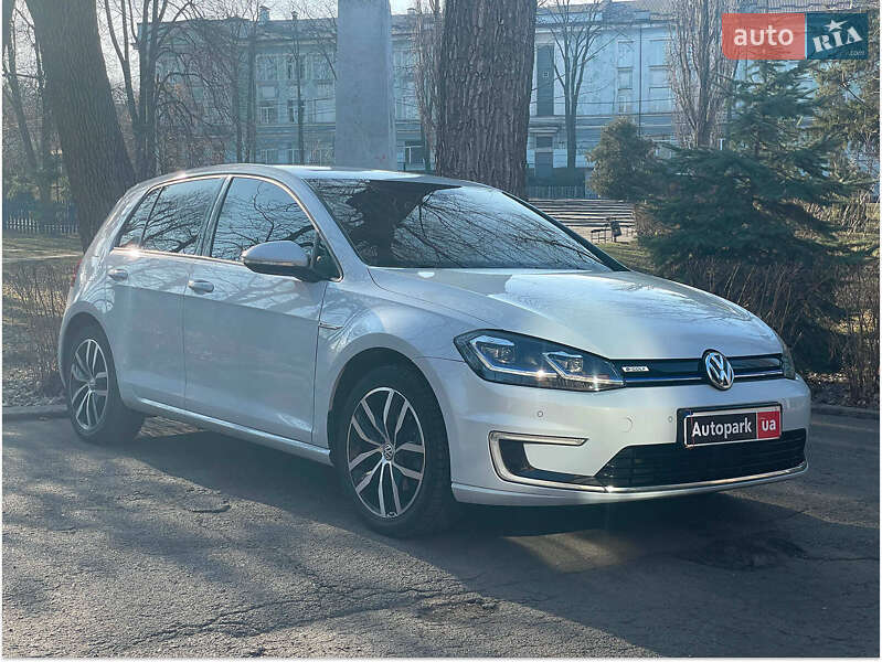 Хэтчбек Volkswagen e-Golf 2018 в Киеве