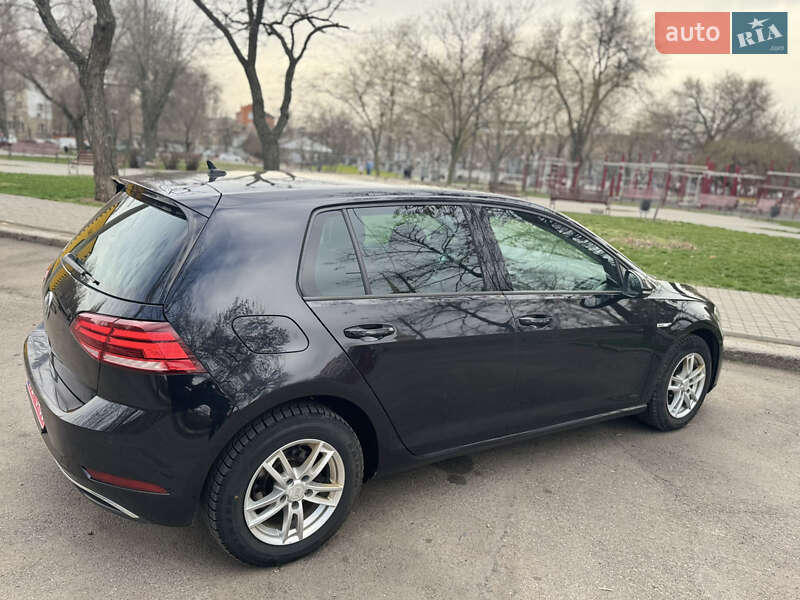 Хэтчбек Volkswagen e-Golf 2017 в Николаеве