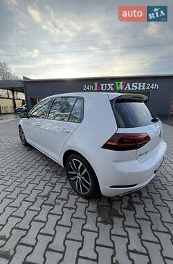 Хэтчбек Volkswagen e-Golf 2018 в 