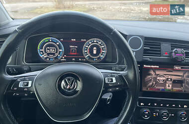 Хетчбек Volkswagen e-Golf 2018 в 