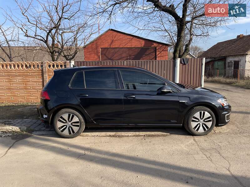 Хэтчбек Volkswagen e-Golf 2016 в Кривом Роге