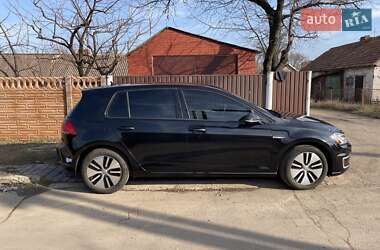 Хэтчбек Volkswagen e-Golf 2016 в 