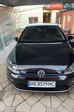 Хэтчбек Volkswagen e-Golf 2016 в 