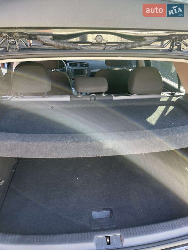 Хэтчбек Volkswagen e-Golf 2016 в Кривом Роге