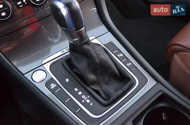 Хэтчбек Volkswagen e-Golf 2015 в 