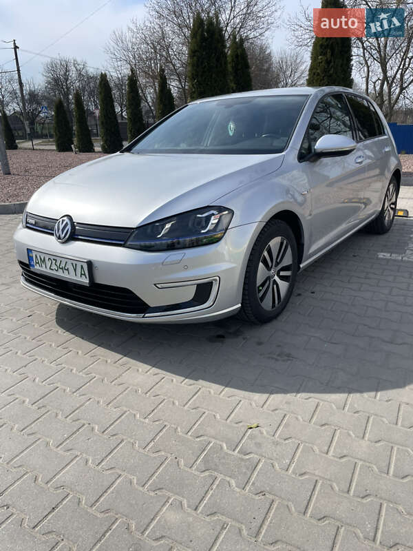 Хетчбек Volkswagen e-Golf 2016 в 