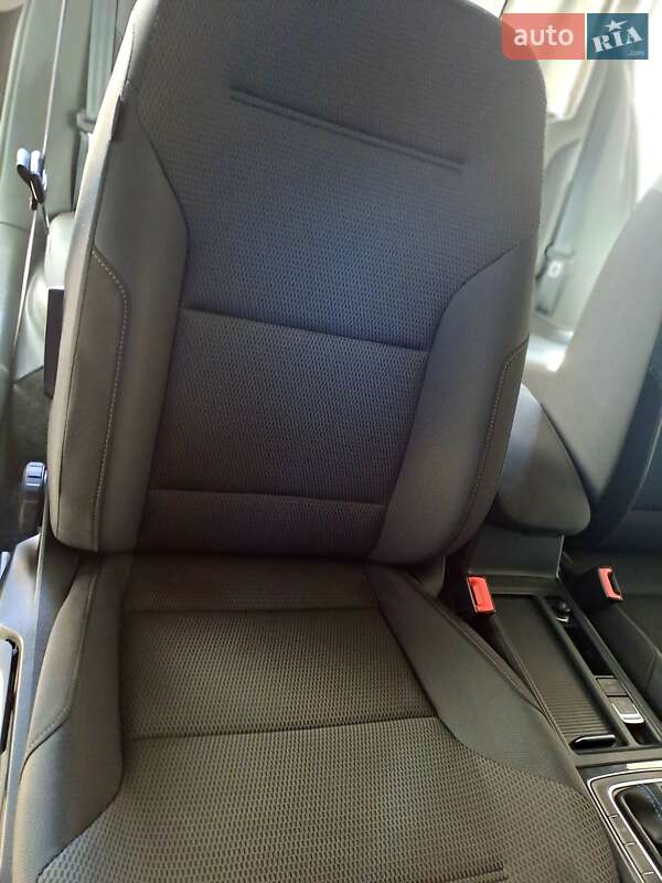 Хетчбек Volkswagen e-Golf 2020 в Жовкві