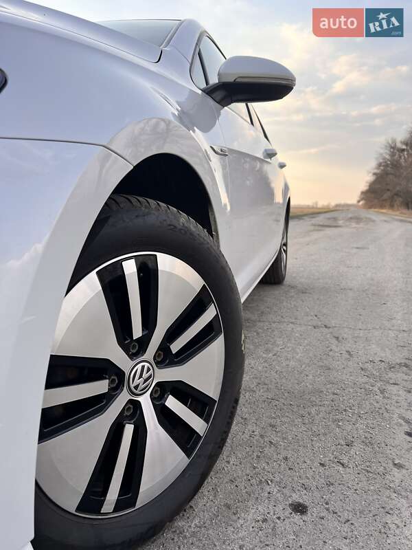 Хетчбек Volkswagen e-Golf 2017 в Полтаві