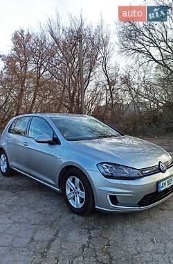 Хэтчбек Volkswagen e-Golf 2016 в 