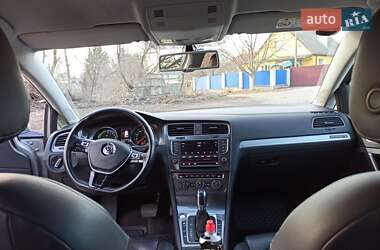 Хэтчбек Volkswagen e-Golf 2016 в 