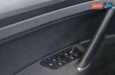 Хэтчбек Volkswagen e-Golf 2015 в 
